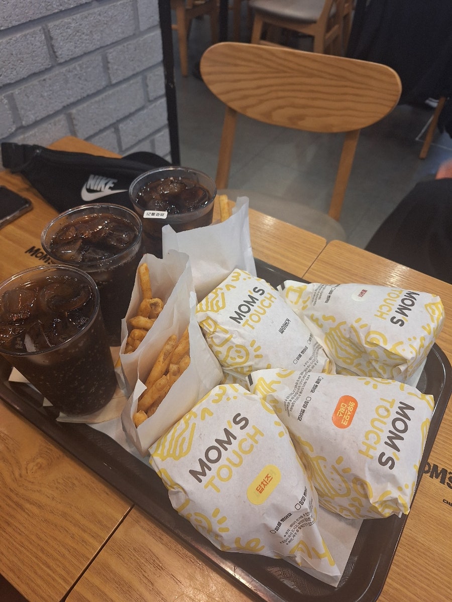 맘스터치 대구옥포점 사진 6