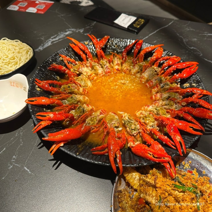  [상하이 먹투어] 현지인 맛집 마늘롱샤 인민광장 홍쿠이지아(红盔甲)