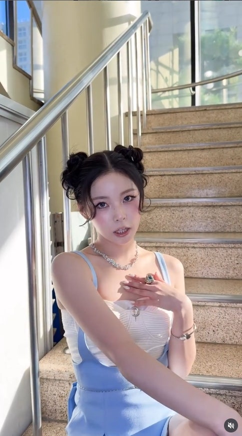 엔믹스 인스타 속 규진 패션 여자 연예인 목걸이 브랜드 스와로브스키 콘스텔라 네크리스