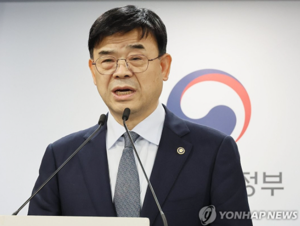 "국민 눈높이에 못 미쳐 죄송"…갭투자 <b>논란</b> <b>이상경</b> 국토차관... 