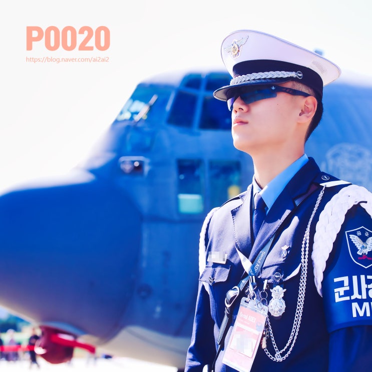  P0020 Seoul ADEX 2025 현장 인물사진 — 장병 스냅과 보정 노트