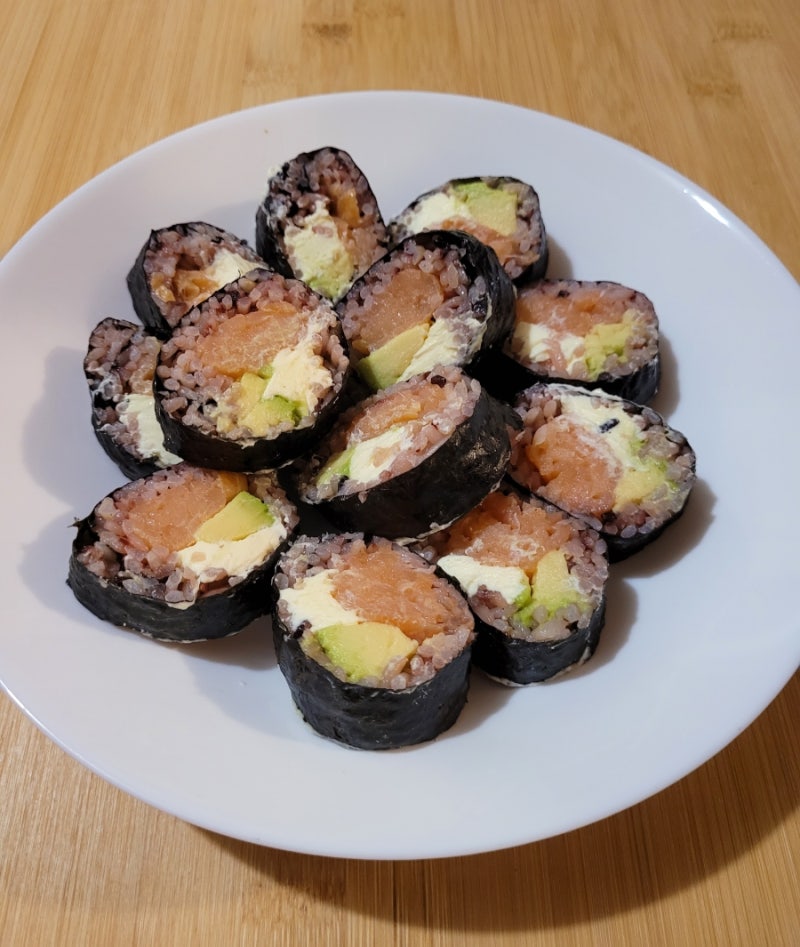 연어 크림치즈 롤 만들기 훈제 연어 크림치즈 롤 만드는 법