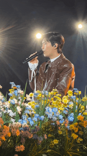 <b>임영웅</b>, '<b>들꽃이 될게요</b>'...기자의 시선 한 줄