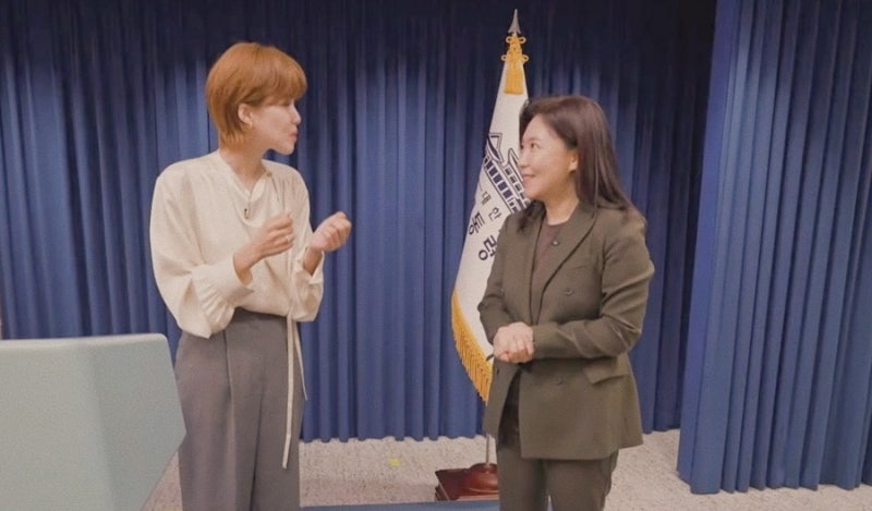 강유정 교수 출신 대변인 프로필 최근 근황 보고보고보고서 이재명 대통령실 브리핑룸 예능 ....