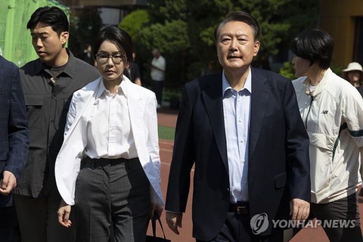 경복궁 곤녕합의 문은 왜 열렸을까? 선을 넘은 국보 사유화... 