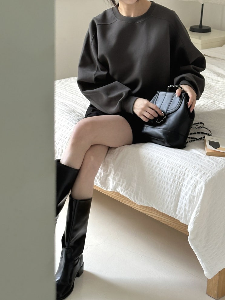  봄·가을 데일리룩 필수템! 루즈핏 베이직 긴팔 맨투맨으로 편안하고 스타일 있게 즐기세요