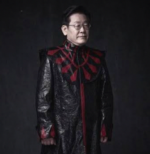 <b>신해철</b> 11주기 <b>이재명</b> 대통령이 ‘마왕’의 옷을 입다.