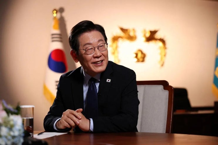 [<b>싱가포르</b> The Straits Times] <b>이재명 대통령</b>, “계엄 사태... 