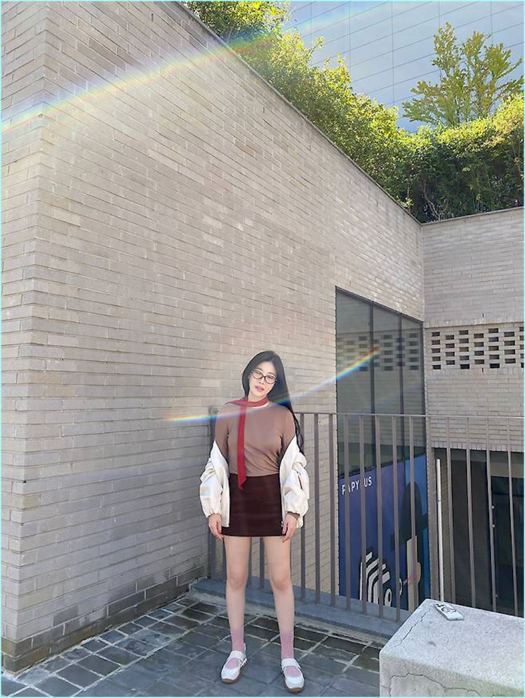  브라운에 레드, 핑크까지? 이해리 패션이 과감한데 세련된 이유