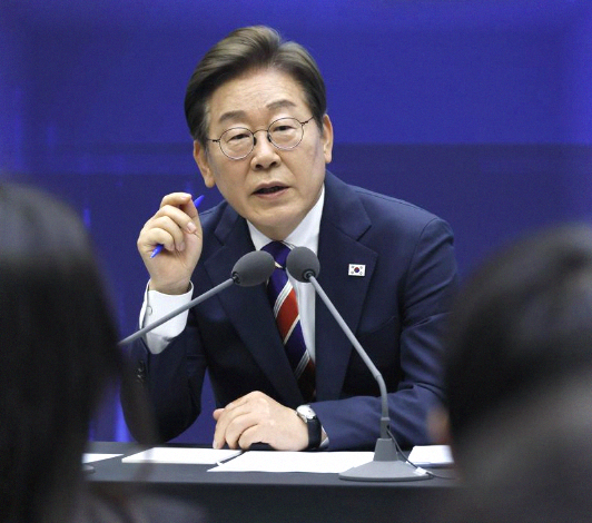 <b>이재명</b> 대통령 한국인 건들면 패가망신한단 걸 보여줘야.