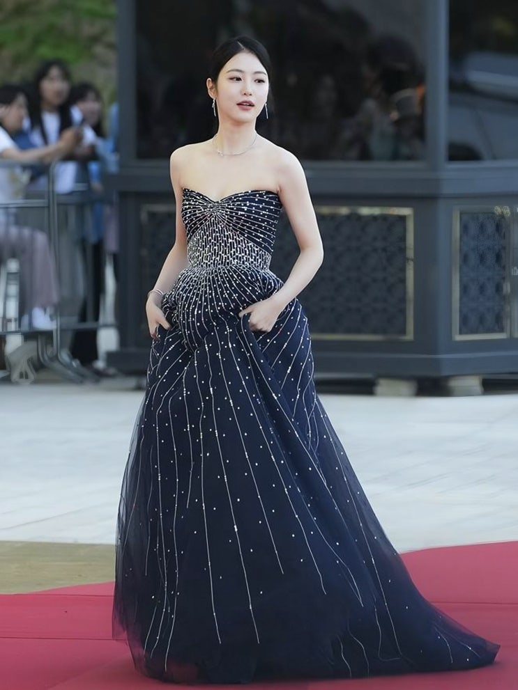  "어깨라인 vs 허리라인" 차주영·신예은 청룡 드레스 비교