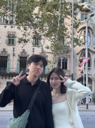  ‘나는솔로’ 20기 광수영자, 스페인 바르셀로나서 꿀 떨어지는 신혼여행 근황 공개! 