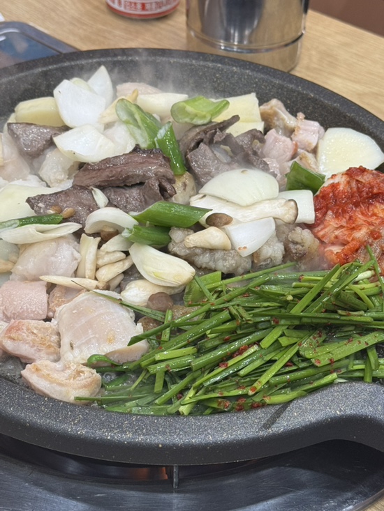  신용산맛집 | 양이 푸짐한 모둠 한판 큰골양곱창구이 리뷰