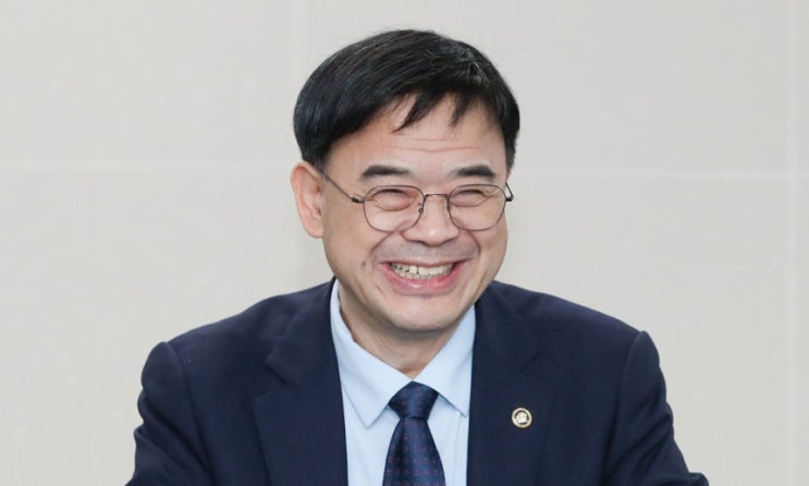 33억 고가 아파트 ‘<b>갭투자</b>’ <b>논란</b>…<b>이상경</b> 국토부 1차관... 