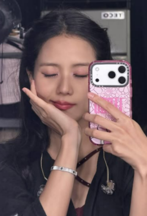  블랙핑크 지수, “이건 그냥 인간 러브지수” 콘서트 백스테이지 셀카에 전 세계 팬들 심쿵