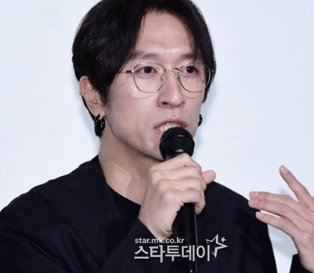  코요태 빽가 “전 여친에게 카메라·명품 가방 다 빌려줬는데… 결국 헤어지자더라” 폭로