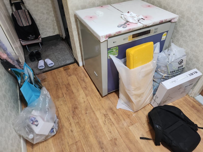 중랑구 버리기 힘든 대형 가구부터 생활 쓰레기까지! 집에 쌓인 폐기물 수거 업체 신청해서 ....