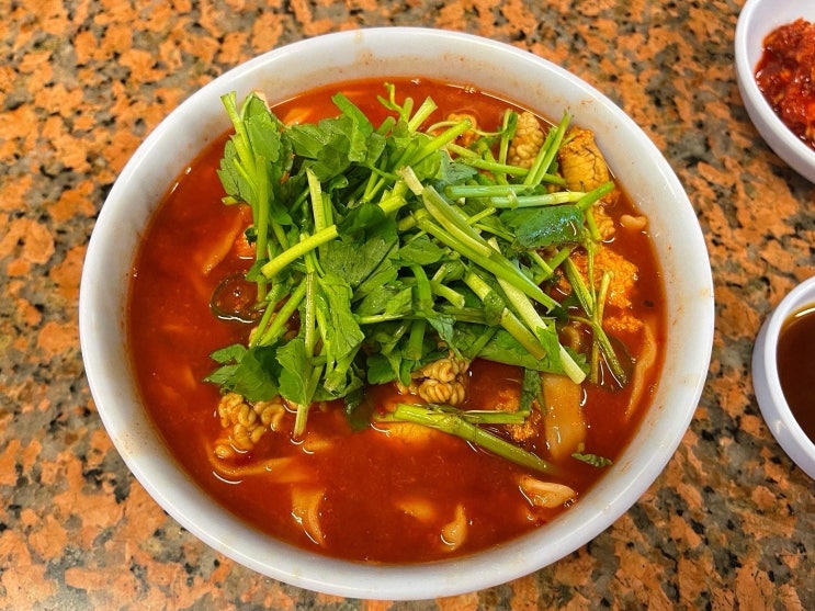  쌀쌀한 가을 안성맞춤 신당동 맛집 하니칼국수 알곤이칼국수 솔직 후기