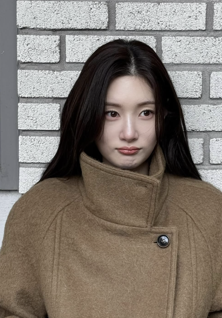  [셀럽 패션] 정채연처럼 입으면 코트가 아니라 분위기가 달라져요