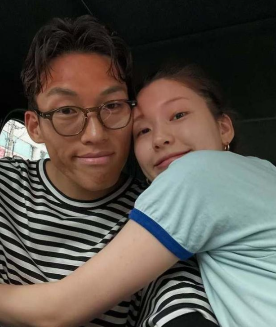  김진경, “남편 김승규 연봉 20억? 정확히 몰라요ㅋㅋ”… 현실감 넘치는 아내의 한마디