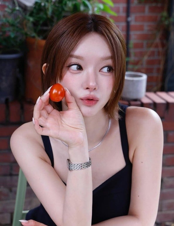 [단독 분석] AOA 출신 초아, 짙은 갈색 단발로 '리즈 경신' 근황 공개! 달라진 분위기 속 성숙미....