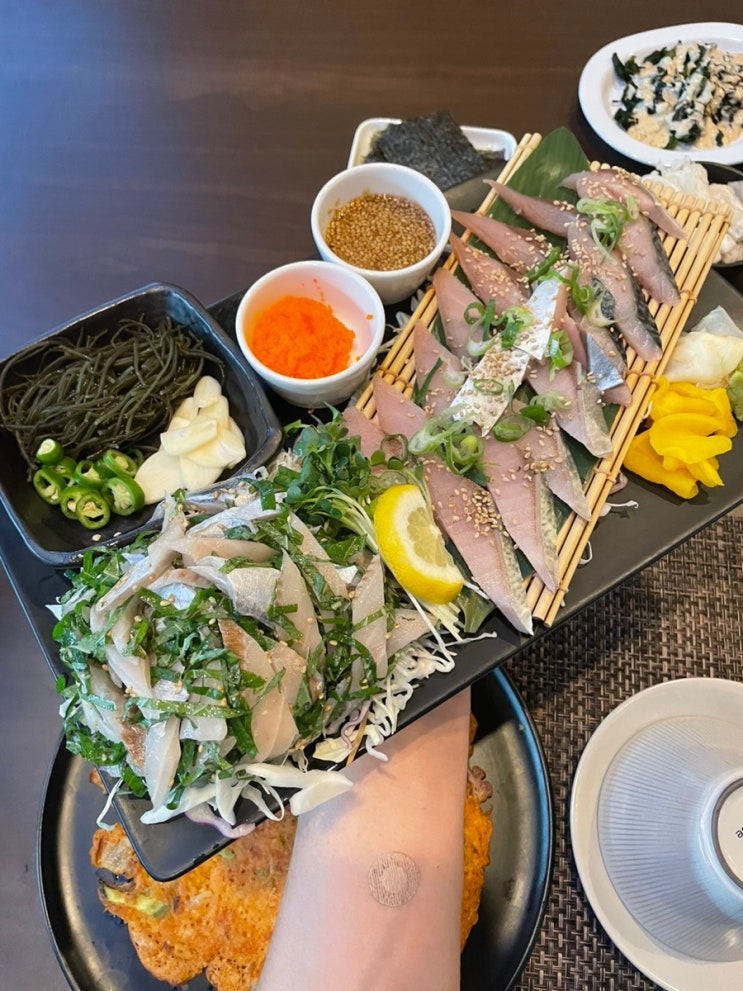  가성비 좋은 전주신시가지횟집 효자동 깻잎막회 담백함 가득한 제주갈치막회 스근한 식감 고등어회 전주맛집 효자동혼밥