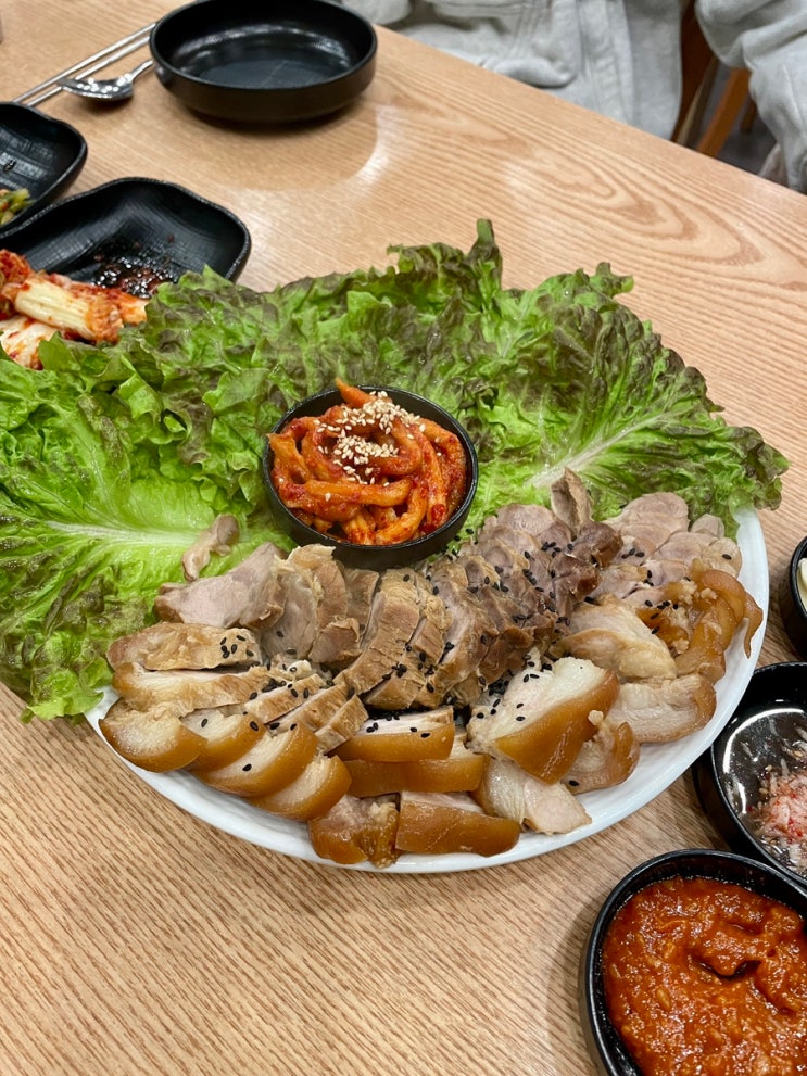 찬바람이 불면 생각나는 칼국수 수육은 덤 안춘공주얼큰이칼국수 / 천안식후감