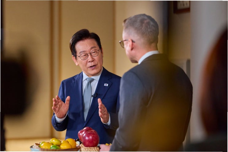 <b>이재명</b> 대통령, 말레이시아로 출국: <b>아세안</b> 정상회의를... 