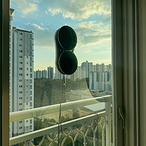 창문 청소 유리창 청소 퓨처온 로봇청소기 대여 렌탈서비스 내 돈 내산 후기