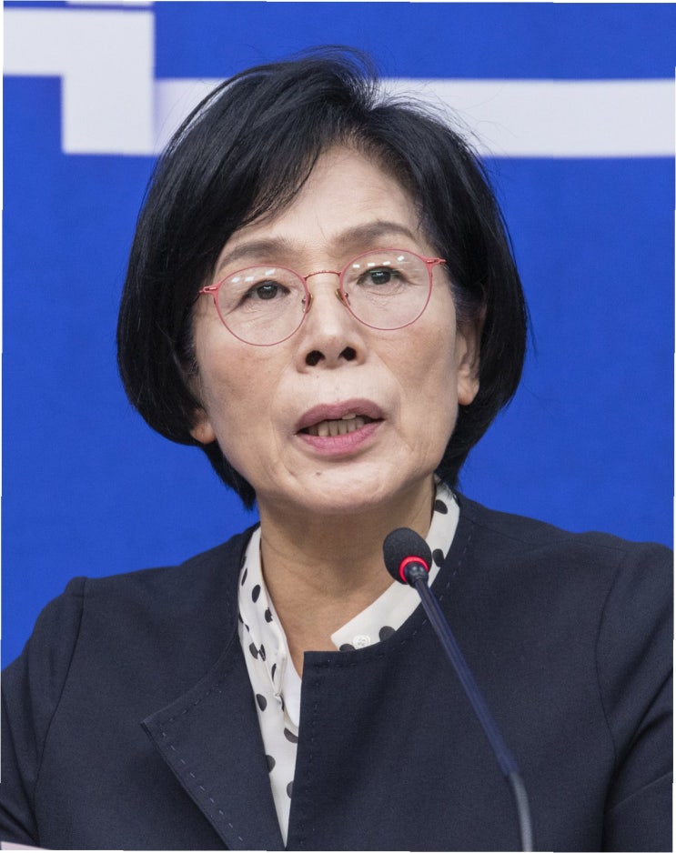 <b>최민희</b> 의원, 본회의장 '<b>축의금</b> 명단' 텔레그램 <b>논란</b>: 김영란법... 
