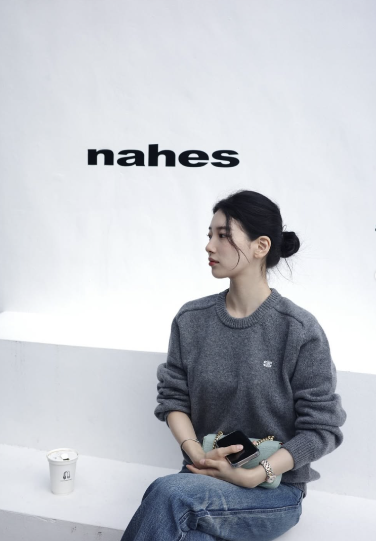 [셀럽 패션] 수지, 향수 팝업에서도 럭셔리하게 셀린느 데님룩