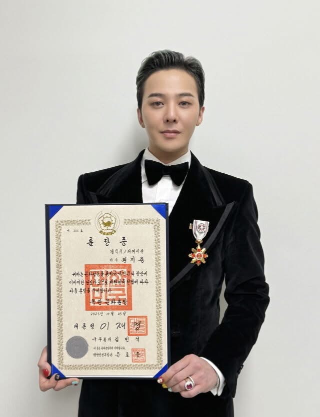  . "아이돌 최초·최연소" 지드래곤, 옥관문화훈장 받다!