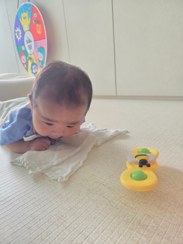  2개월 아기 발달 첫 원더윅스 수유량 아기놀이 지루성두피염