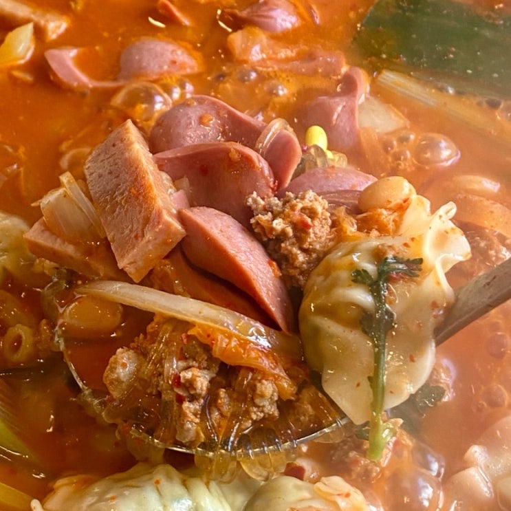  [연희동 부대찌개 맛집] 추운 날씨에 먹기 좋은 점심한끼 한식집, 공룡부대찌개 (솥밥 무료)