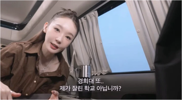  강민경 학력 논란 종결 경희대 제적과 고졸 고백이 가져온 반전 매력