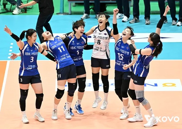 김연경 없는 <b>여자배구</b>... <b>흥행</b>은 (126경기 중 8경기 지난... 