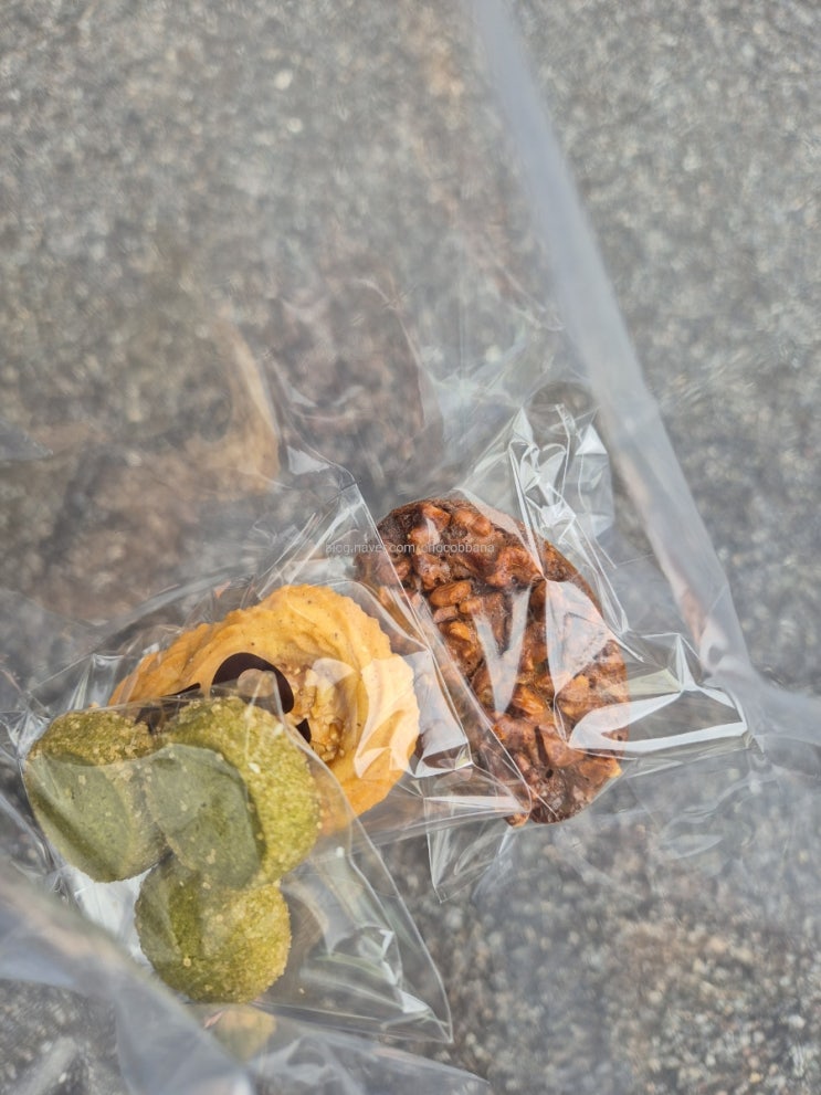  오엠엠 쿠키 호두파이 두바이초콜릿 두쫀쿠 맛있는 디저트 가게