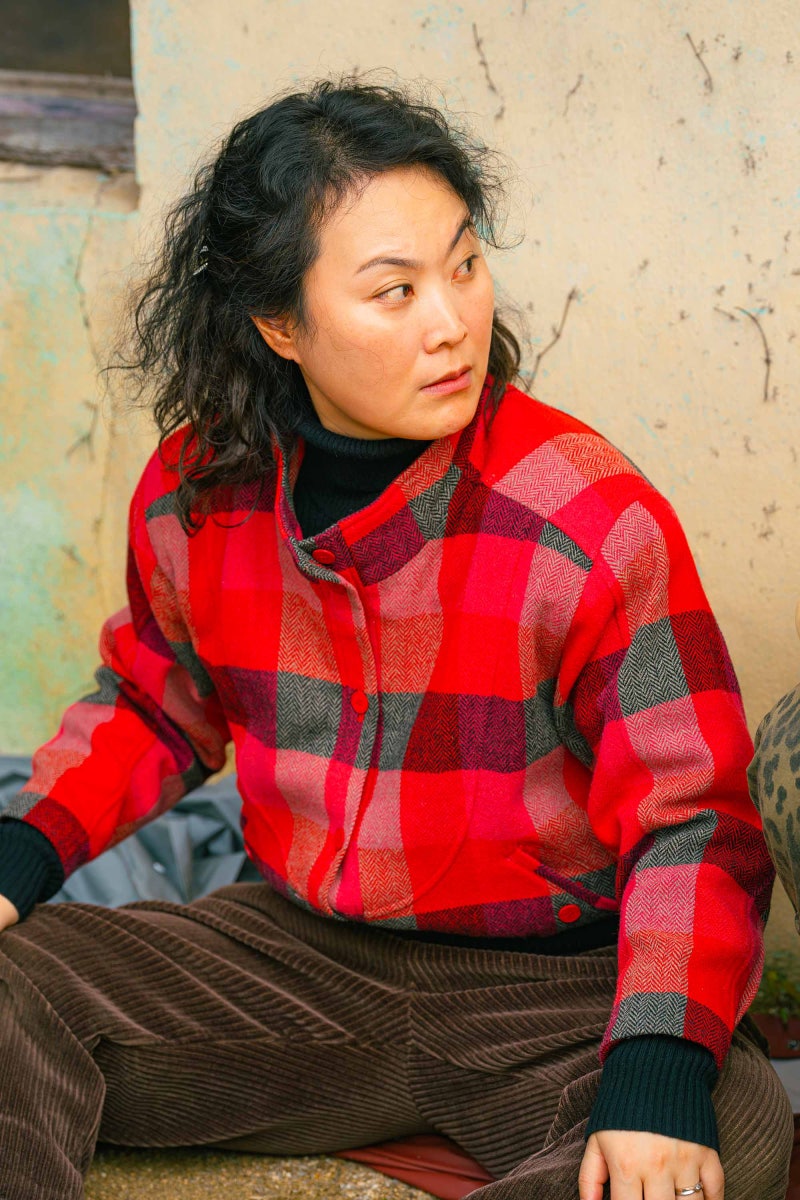 배우 김재화, 90년대 감성 완벽 재현… ‘태풍상사’ 속 신여성 패션으로 시선 집중