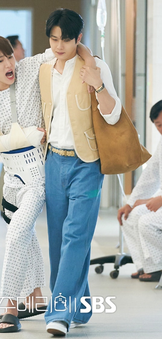 [Woo Joo Meri Me Episode 6] Choi Woo-shik's Knit, Watch, Bag, Pants, and Outfit Fashion Information