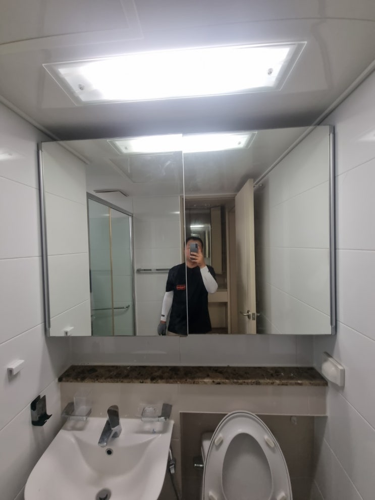  화장실거울교체비용,거울셀프교체 어려운이유