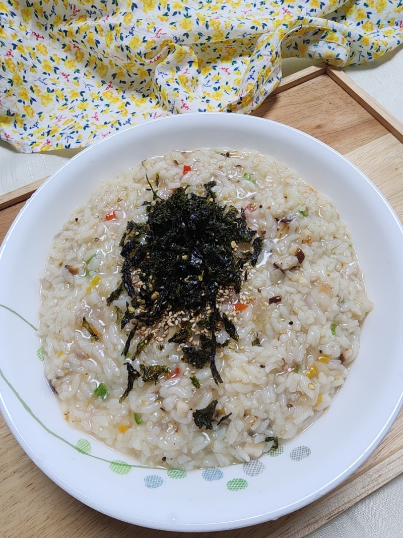 햇반으로 죽 만들기. 밥으로 새우 죽 만들기. 쌀 안 불리고 죽 만드는 법.햇반 용기 활용