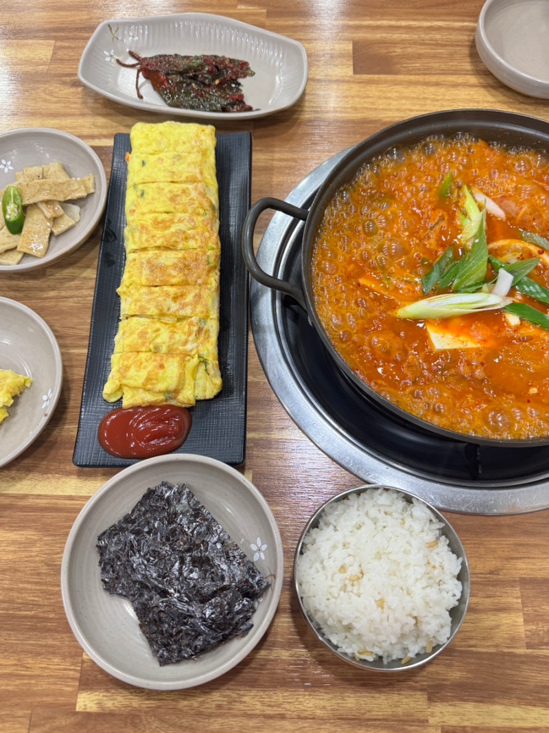 울산 현지인찐맛집 광화문 김치찌개 집밥 계란말이 추천 주차장