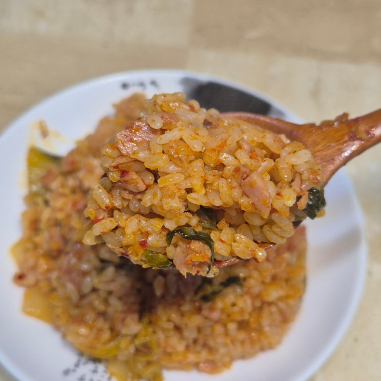  스팸김치볶음밥 굴소스 마요네즈 황금레시피 고소함과 감칠맛이 폭발하는 한 끼