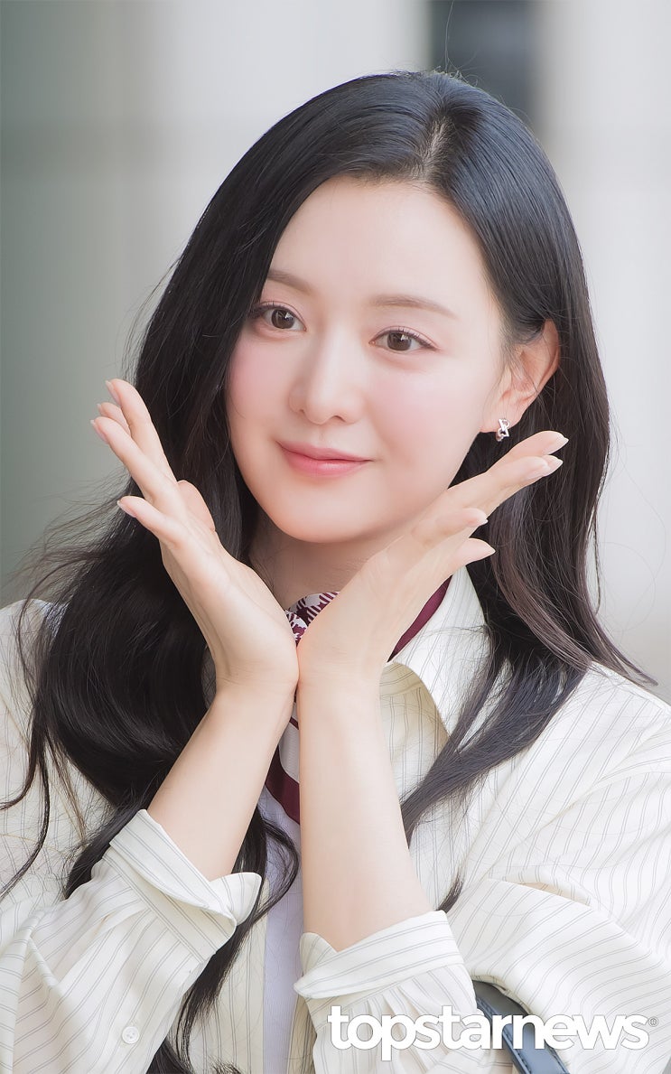 <b>김지원</b>, 송중기 팬미팅 깜짝 등장…차기작 '<b>닥터X</b>' 언급?