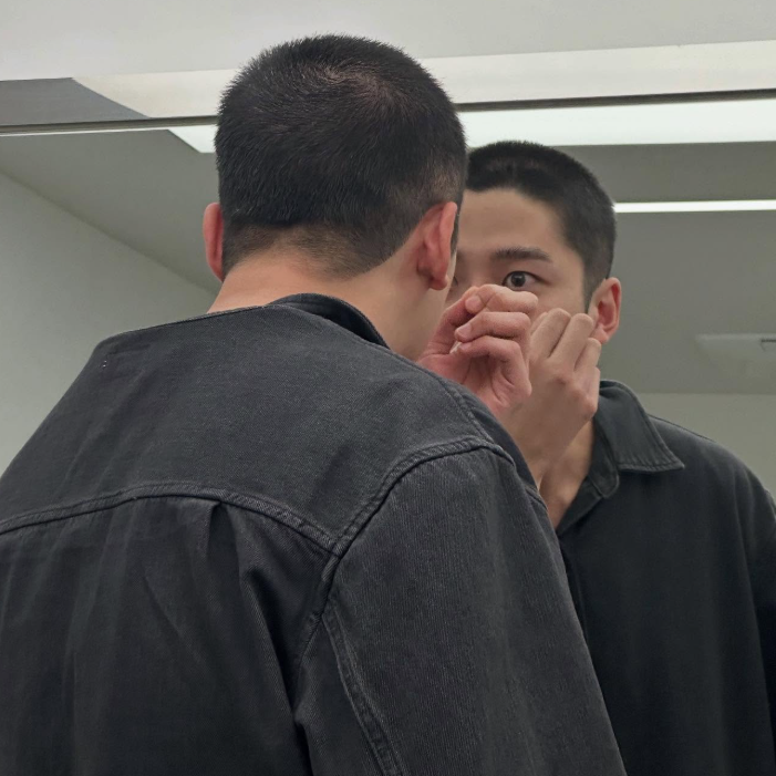 군대 <b>입대</b> 삭발한 <b>로운</b>, 남자 가죽자켓 코디 근황
