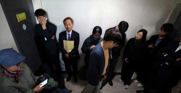 오늘(10/27) <b>황교안</b> 자택 <b>압수수색</b> 불발, 무슨 일이 있었나