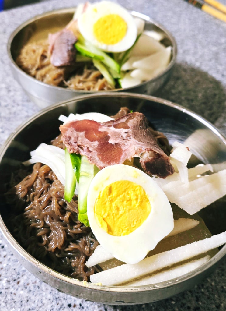  진한 고기 육수의 냉면밀키트로 사계절내내 즐기는 만인식품 만인냉면