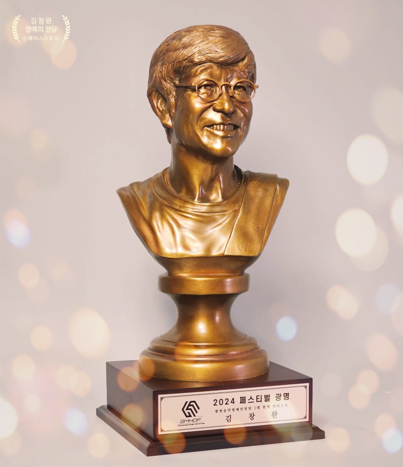 "예술은 세상을 이롭게 하는 것이 아니라, 세상을 견딜만하게 해주는 것."