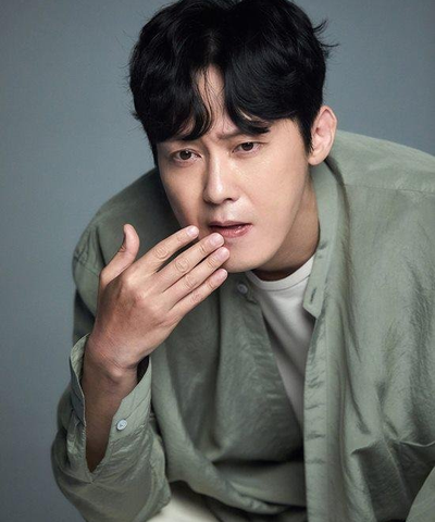 <b>박병은 호두앤유 전속계약</b> 체결로 새로운 시작을 알리다