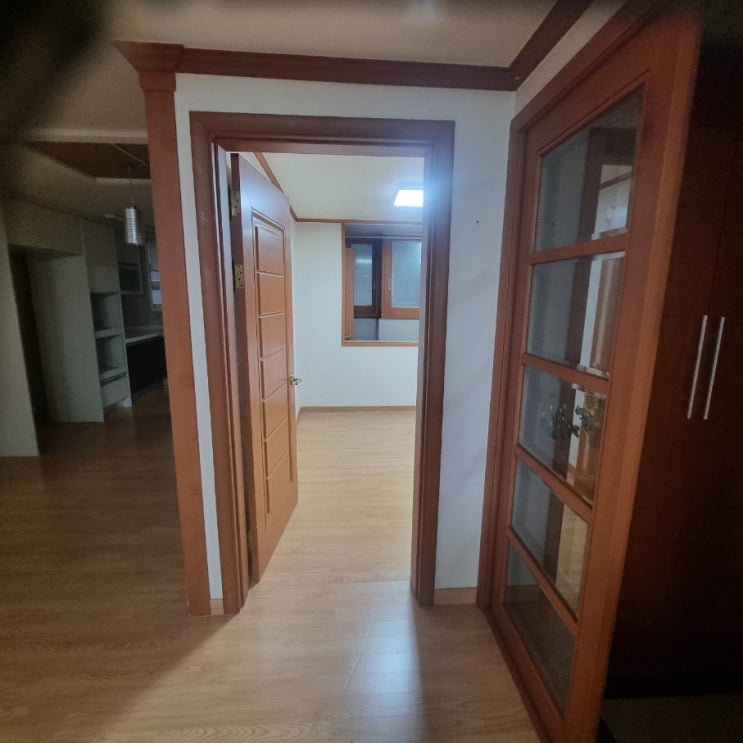  성동구 행당동 서울 숲한신더휴 아파트에서 슬림문틀을 교체 하였습니다.